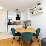 Musulin With Balcony And Garage شقة *