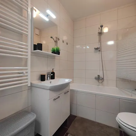 Musulin With Balcony And Garage شقة