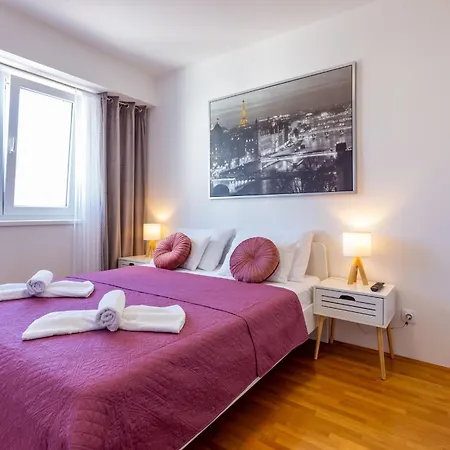 Musulin With Balcony And Garage Appartement Zadar