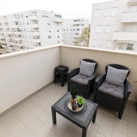 Apartament Musulin With Balcony And Garage