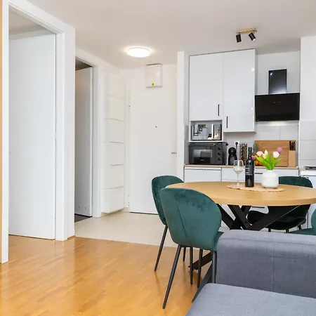 Musulin With Balcony And Garage Apartament *
