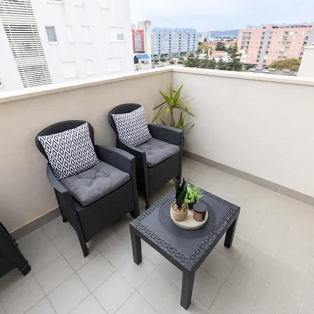 Musulin With Balcony And Garage * Zadar